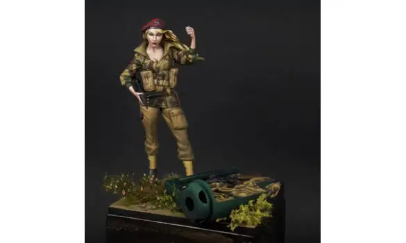 Paratrooper girl - 70 mm